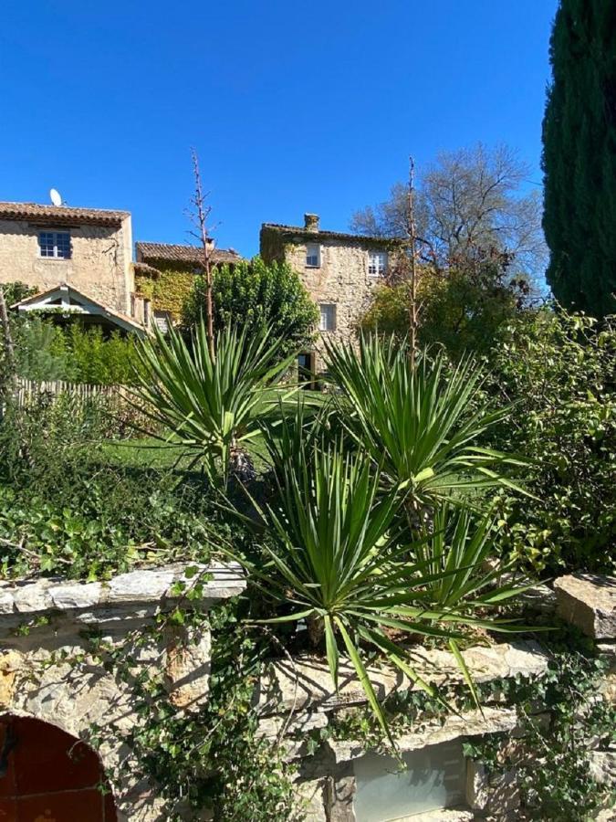 Aparthotel Domaine Le Petit Hameau Cotignac Exteriér fotografie